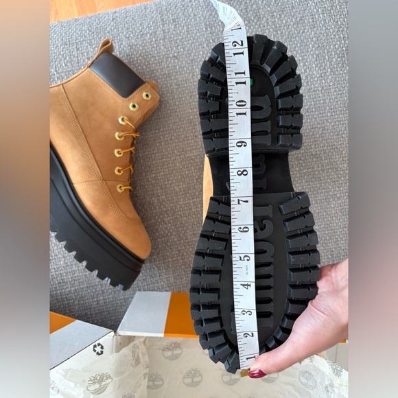 Timberland Sky 6-Inch Lace-Up Boots – Size 9 - Picture 13 of 14